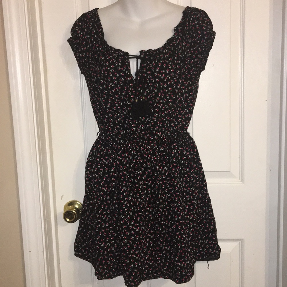 Forever 21 Floral Black Dress Large